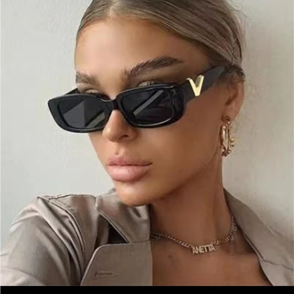 Black and Gold retro style Sunglasses with Metallic Detail - Picture 1 of 2